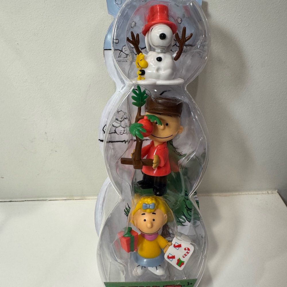 Peanuts Holiday Action Figures Set Snoopy Charlie Brown Sally Just Play NEW